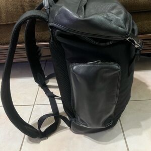 Coach Backpack I Hybrid Construction I Stylish Black I w/ Inside Fabric Lining
